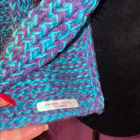 Stylish Blue and Purple Knit Scarf - Picture 4 of 4